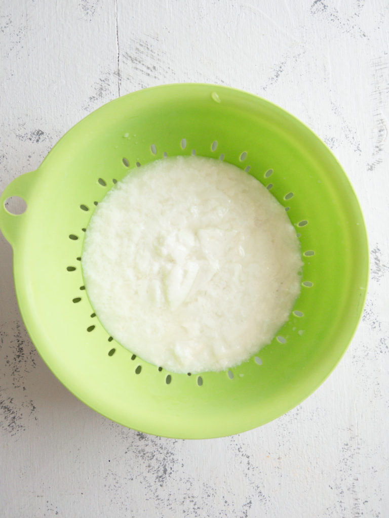 straining kefir