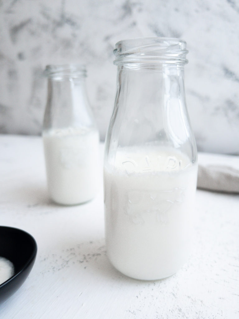 how to make kefir with raw milk or pasteurized milk